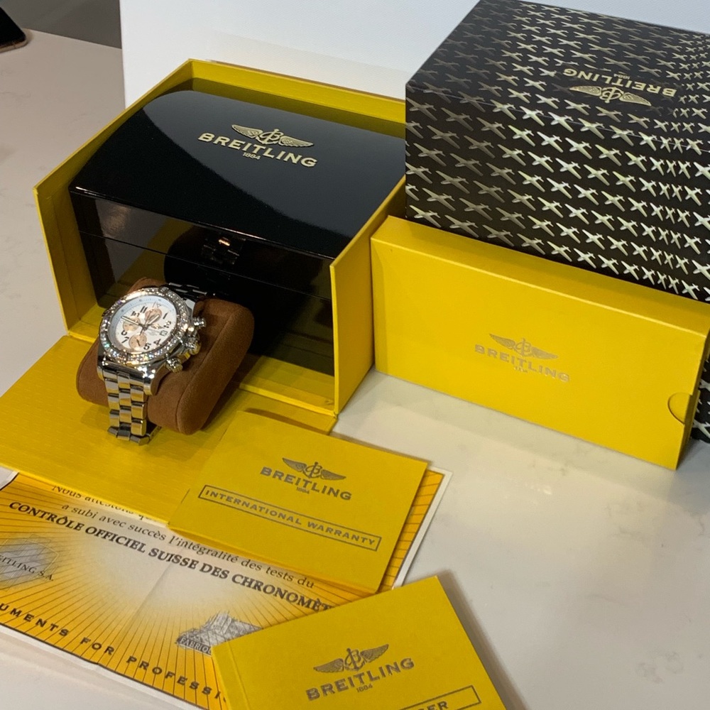 Breitling Super Avenger Men’s Watch with 2ct 💎 - Picture 2 of 8